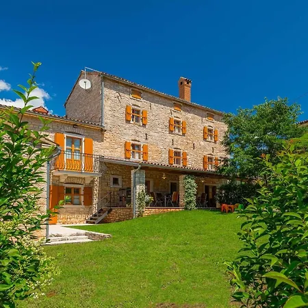 Zaneta Villa *