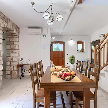 Zaneta Villa