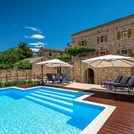 Zaneta Villa
